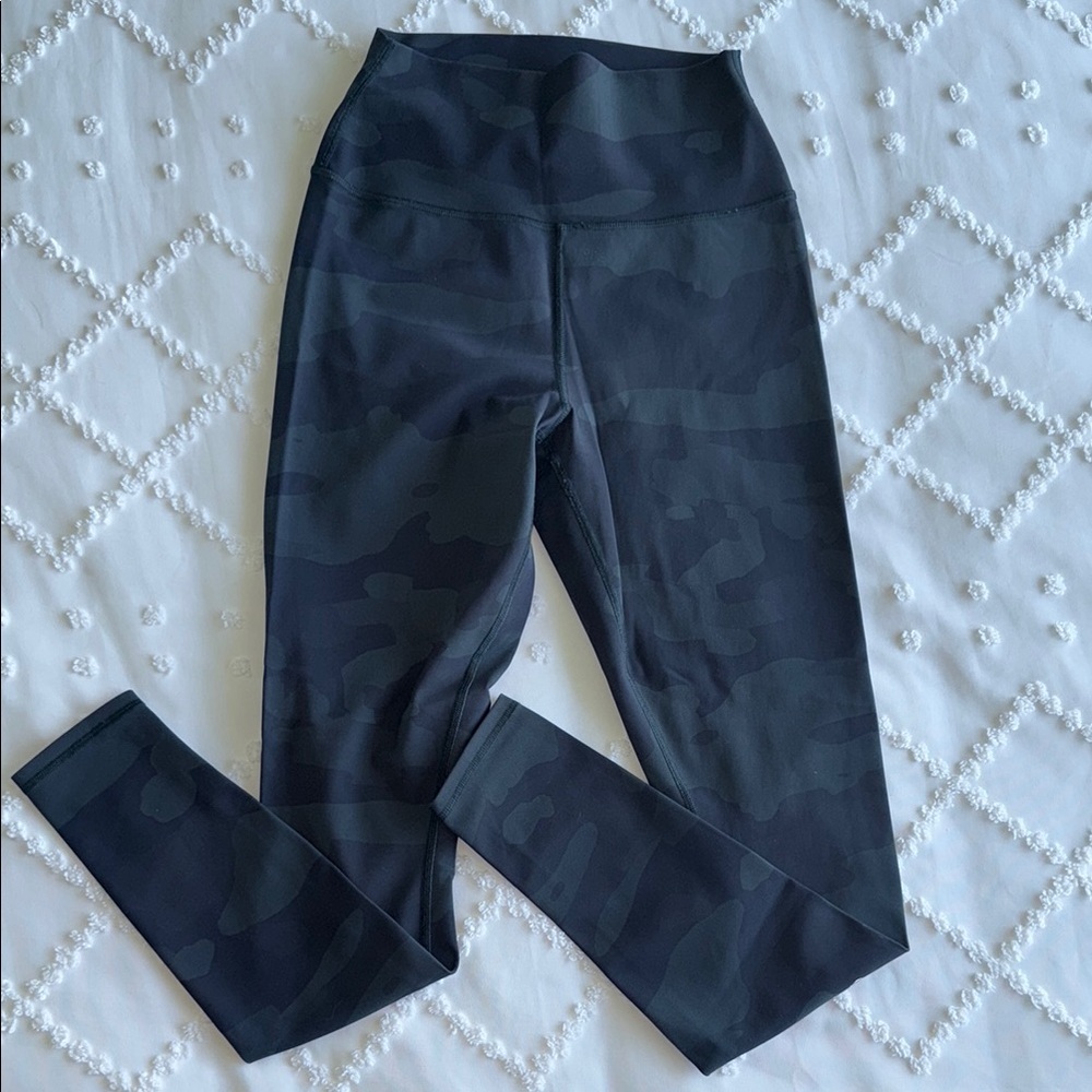 ALO Yoga dark green Camo Leggings